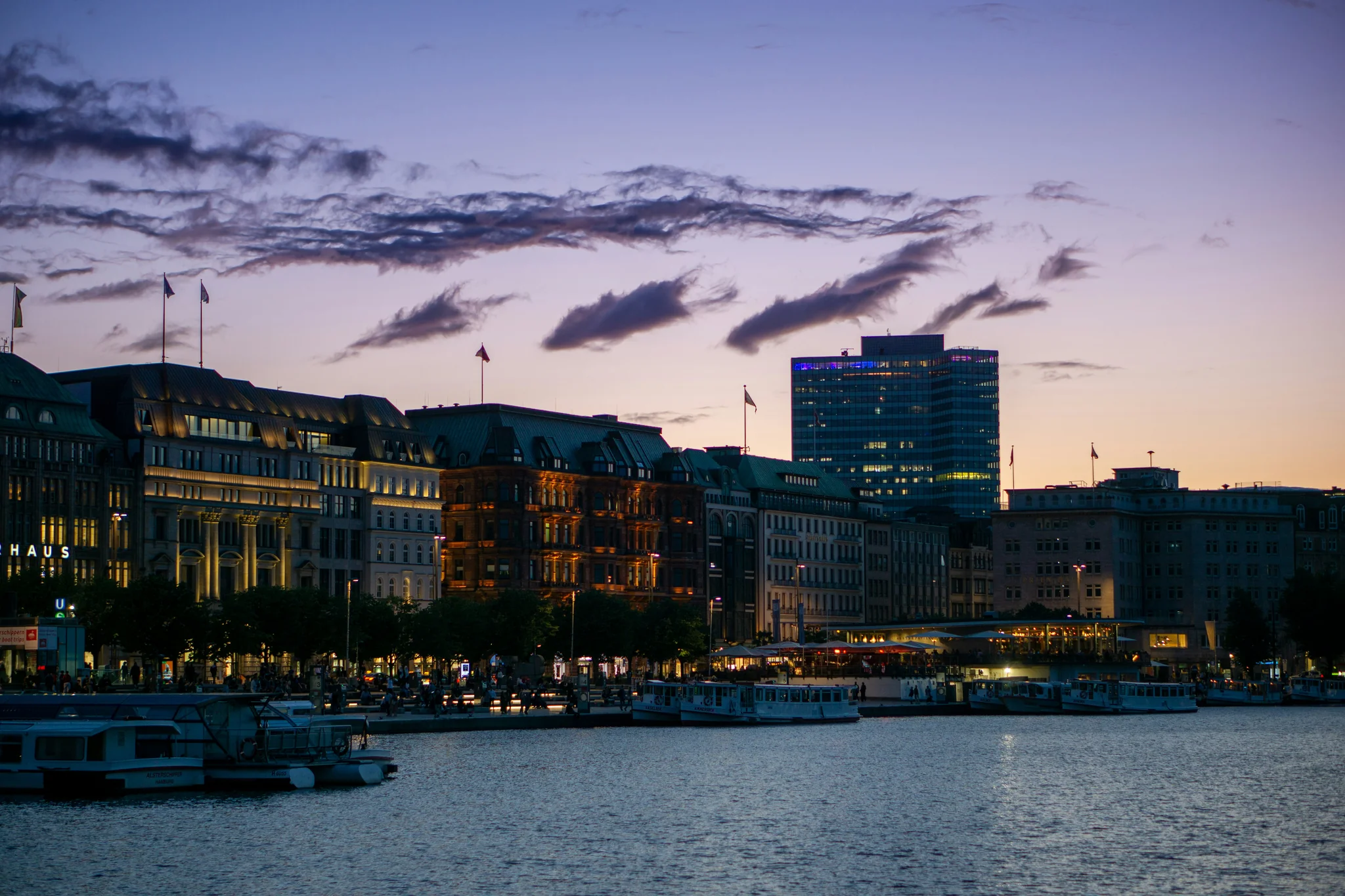 Hamburger Binnenalster - blaue Stunde